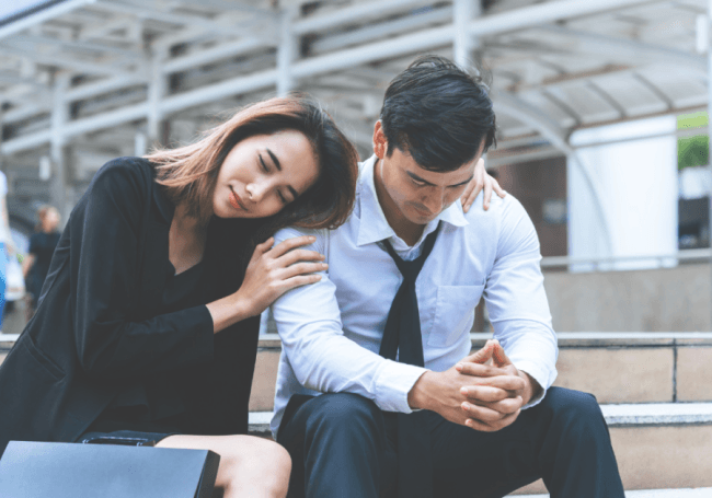 the-uncomfortable-truth:-19-signs-you-might-be-forcing-your-relationship