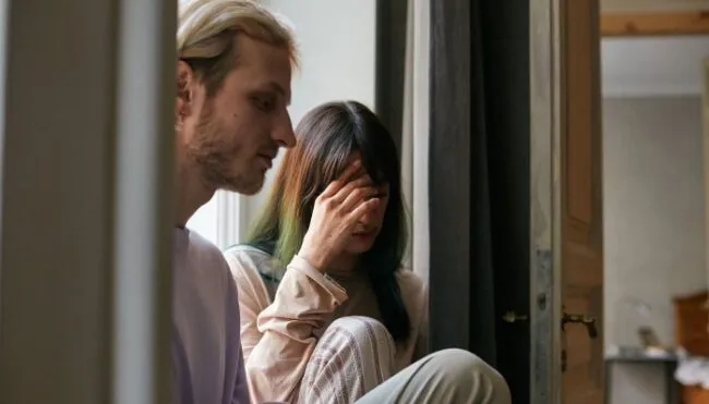 8-signs-you’re-insecure-in-your-relationship,-from-psychologists