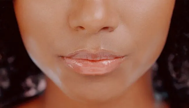lip-gloss-is-out-—-here’s-what-everyone’s-using-for-plump-lips-instead