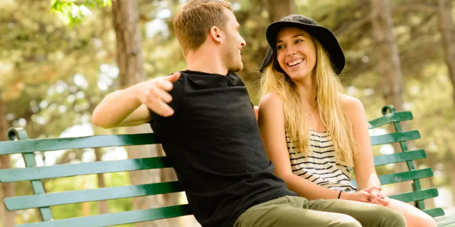 the-couples-question-game:-201-dynamic-questions-to-spark-deep-connections-between-couples