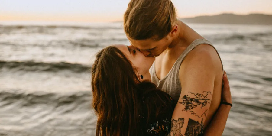 is-it-love-or-a-sexual-soul-tie?-deciphering-9-signs-+-ways-to-break-free