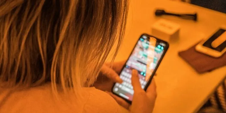 how-to-say-no-nicely-over-text-(examples-for-different-scenarios)