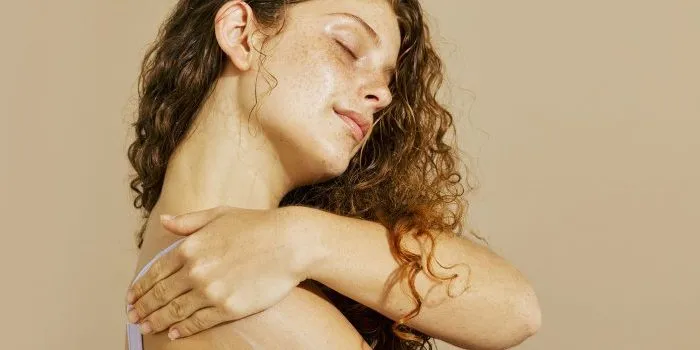 4-must-know-tips-for-dolphin-like-skin-from-head-to-toe