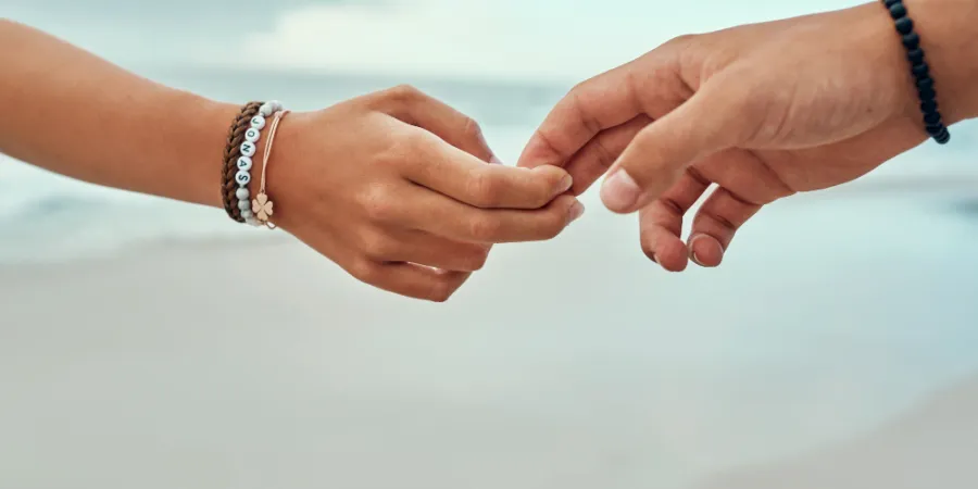 a-guide-to-emotional-detachment:-13-ways-to-distance-yourself-from-unhealthy-bonds