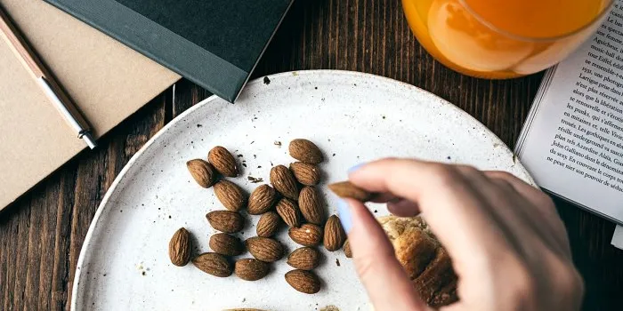 new-research-shows-how-to-snack-for-better-blood-sugar-control