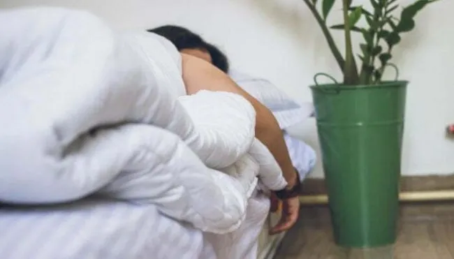 this-3-minute-routine-will-help-you-fall-asleep-like-clockwork this-3-minute-routine-will-help-you-fall-asleep-like-clockwork