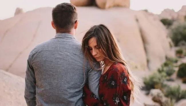 this-sneaky-factor-makes-trauma-bonding-*way*-worse,-from-a-psychologist