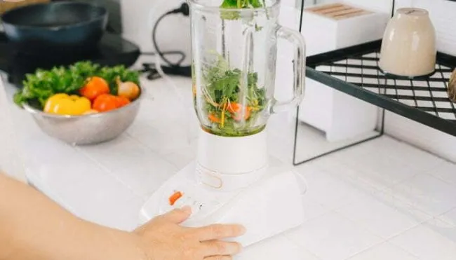 stuck-in-a-smoothie-rut?-try-these-tips-to-add-flavor-&-nutrients