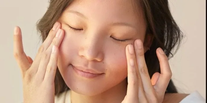 long-day?-these-facial-massage-techniques-release-tension-(&-fine-lines)