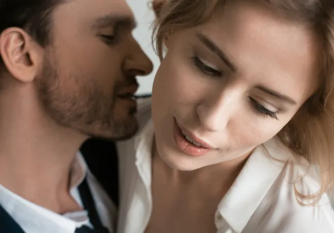 is-he-sizzling-for-you? -33-signs-he’s-ready-to-ravish-you-sexually