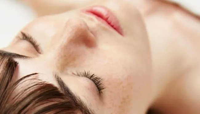 hold-on:-this-lash-enhancing-trick-can-actually-make-dark-circles-worse