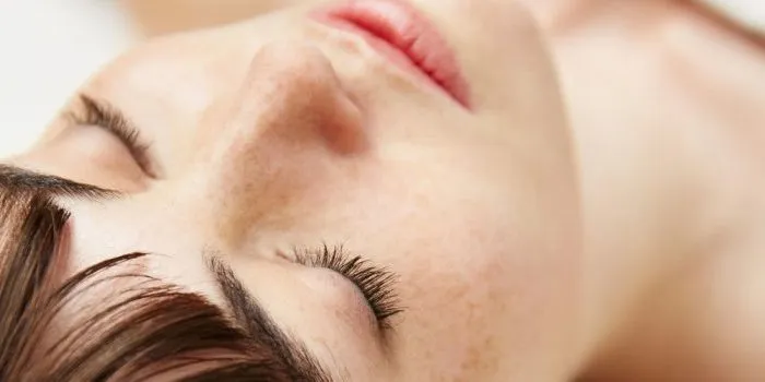 hold-on:-this-lash-enhancing-trick-can-actually-make-dark-circles-worse