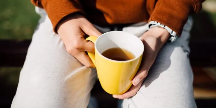 is-one-tea-bag-enough-for-health-benefits?-we-asked-an-herbalist