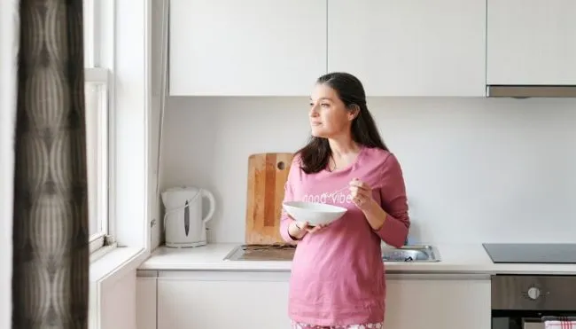 i’m-a-dermatologist-&-this-is-what-i-eat-for-breakfast-for-plump,-firm-skin