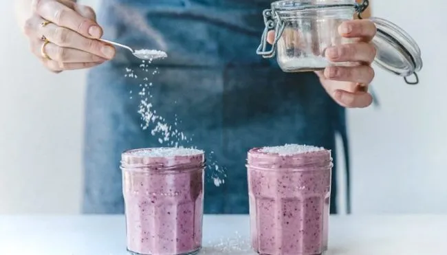 stave-off-hunger-with-this-fiber-rich-wild-blueberry-&-oat-smoothie