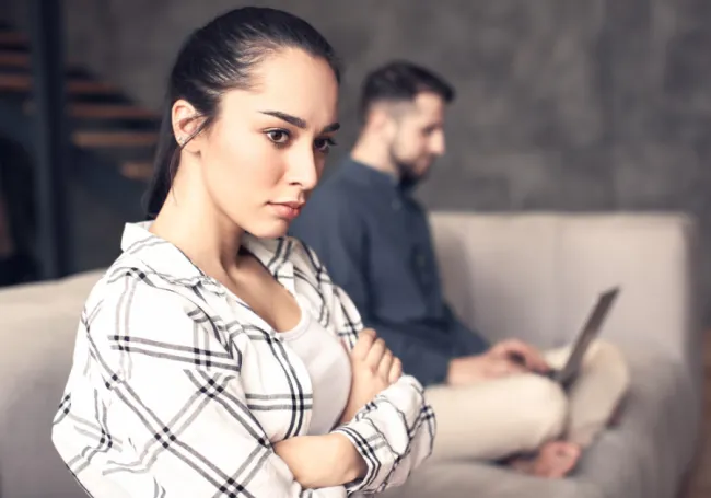 mean-girlfriend?-15-reasons-she-may-be-acting-out-and-how-to-respond