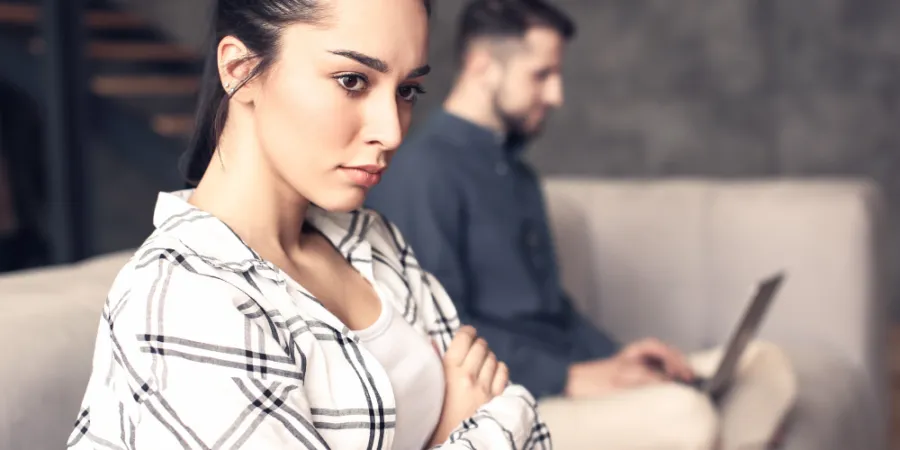 mean-girlfriend?-15-reasons-she-may-be-acting-out-and-how-to-respond