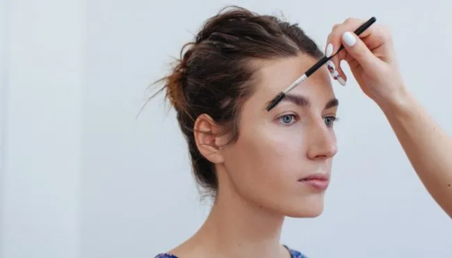 i’m-a-celebrity-brow-artist-&-this-one-mistake-instantly-ages-your-face