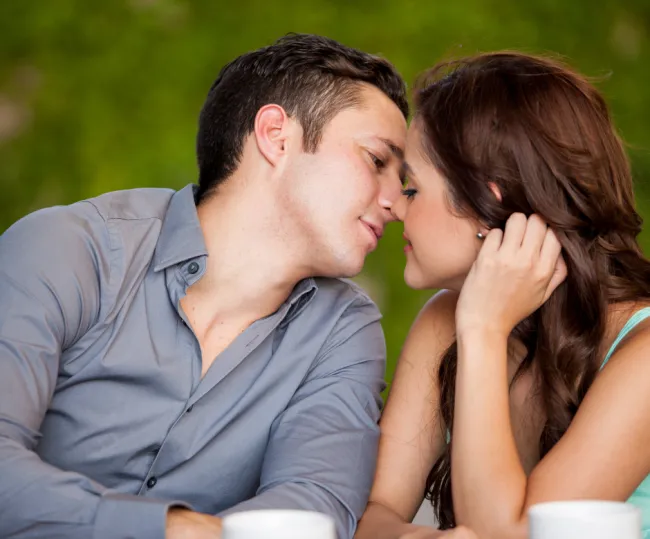 should-you-kiss-on-the-first-date?-11-things-to-consider-before-you-decide