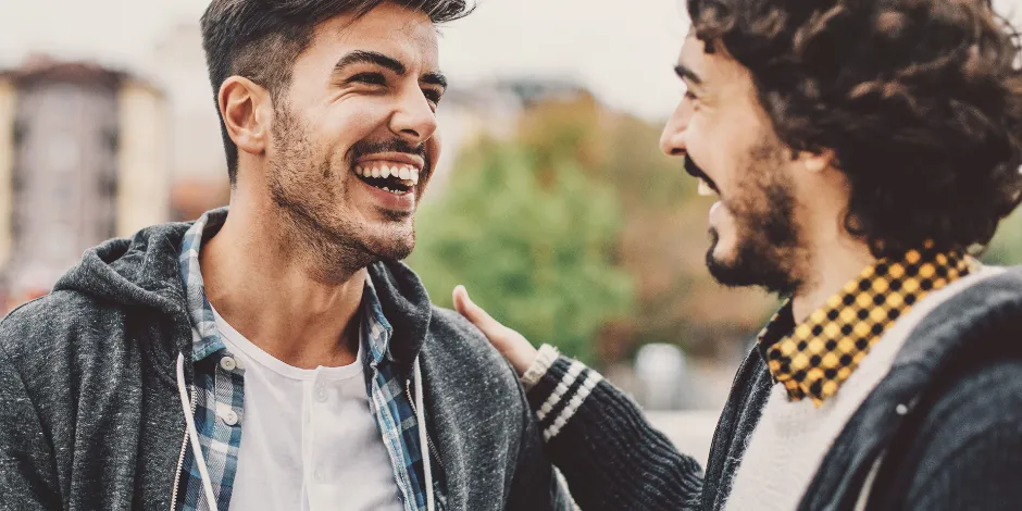 how-to-tell-if-a-guy-is-gay-or-bi:-31-signs-your-boyfriend-isn’t-straight