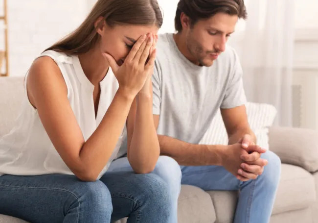 it’s-definitely-time-to-leave-your-relationship-if-you-see-these-13-red-flags