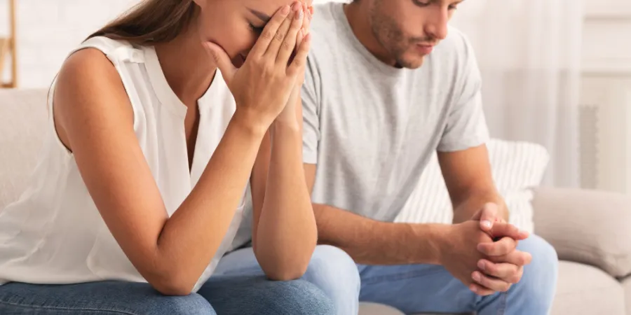 it’s-definitely-time-to-leave-your-relationship-if-you-see-these-13-red-flags