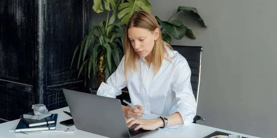 what-is-attention-residue?-the-hidden-focus-killer-that’s-sabotaging-your-productivity