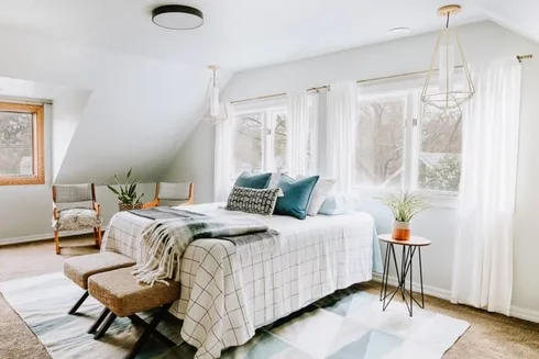 Upstairs Bedroom with Beautiful Natural Light Upstairs Bedroom with Beautiful Natural Light