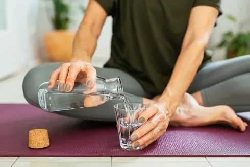 4 Super Simple Tips To Ease Bloat On A Daily Basis, Doctor-Approved 4 Super Simple Tips To Ease Bloat On A Daily Basis, Doctor-Approved