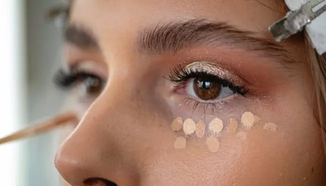 this-tip-makes-deep-set-eyes-appear-instantly-brighter-&-well-rested