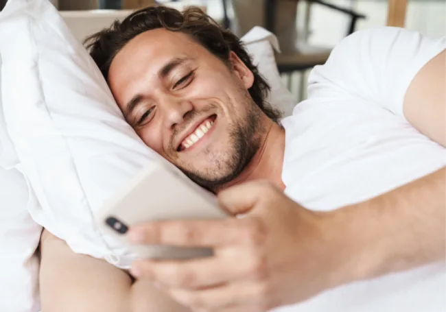textual-chemistry:-13-texting-habits-of-a-guy-who’s-smitten-with-you