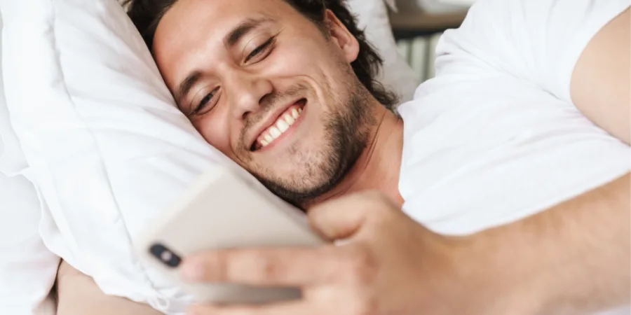 textual-chemistry:-13-texting-habits-of-a-guy-who’s-smitten-with-you