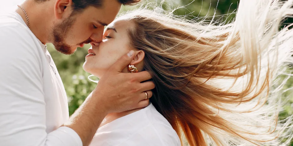 15-undeniable-signs-the-kiss-meant-something-to-him 